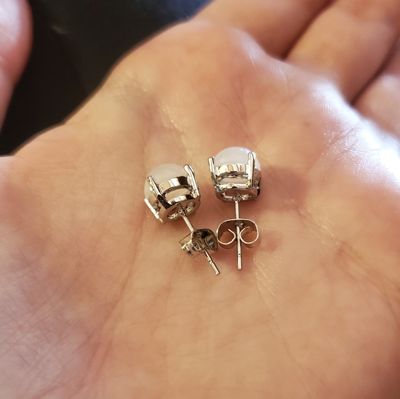 NWOT 8mm White Triplet Opal Stud Earrings - Picture 14 of 16